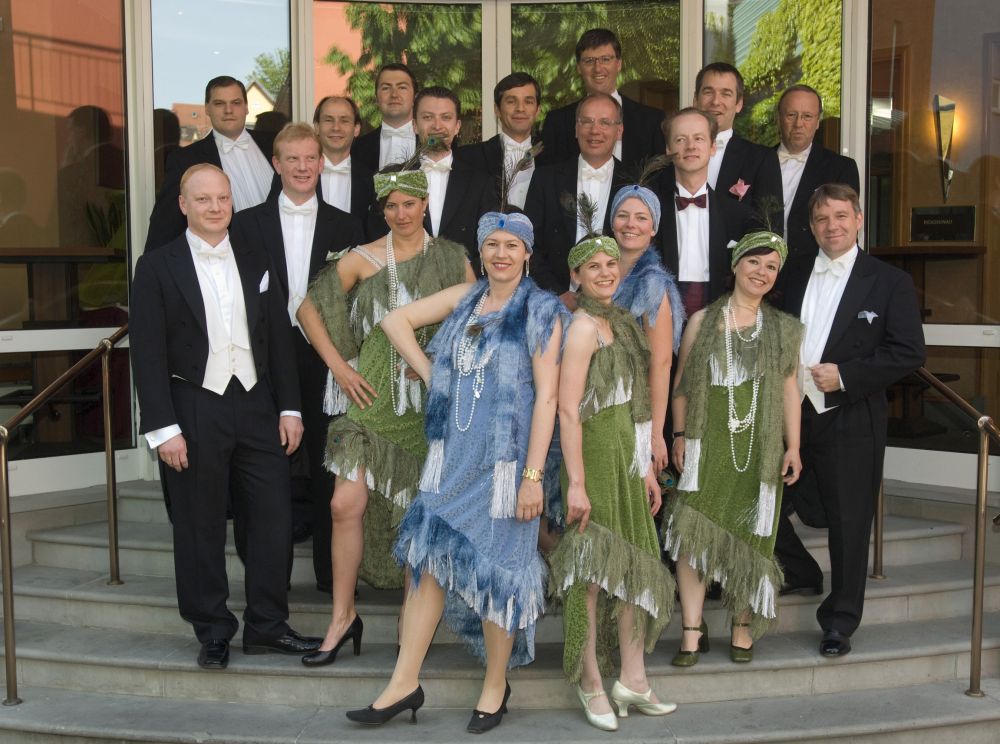 Das Salonorchester Dacapo 2009, vor dem Hotel Halm in Konstanz